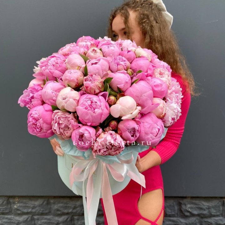 51 пион в цилиндре в Красной Поляне