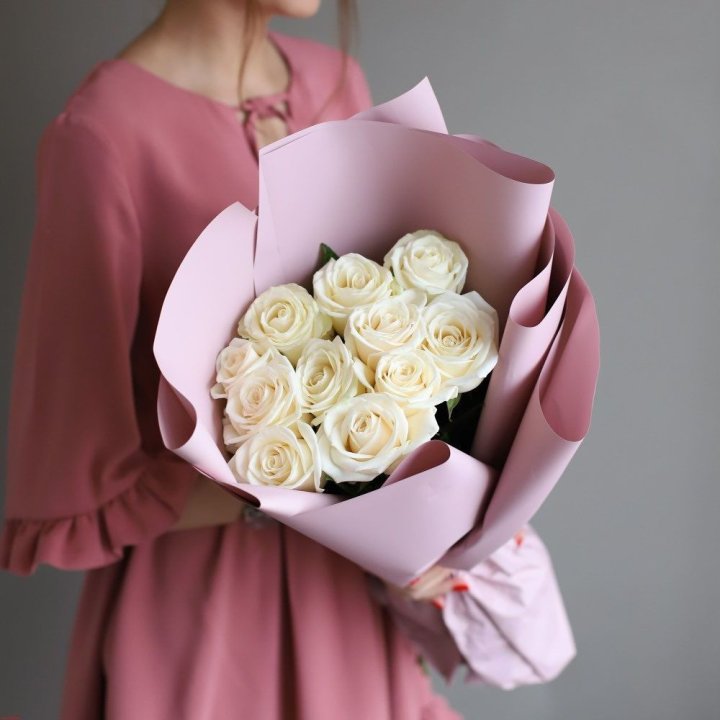 11 белых роз в Красной Поляне