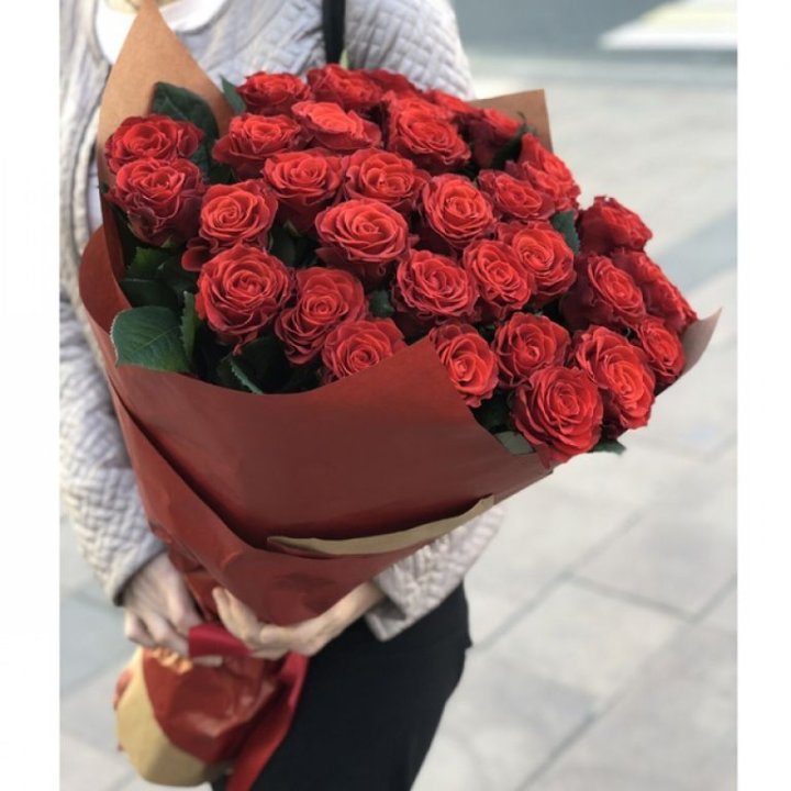 29 высоких роз  в Красной Поляне