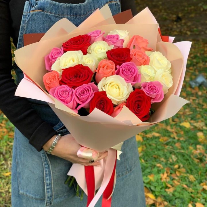 25 роз "Карусель" в Красной Поляне