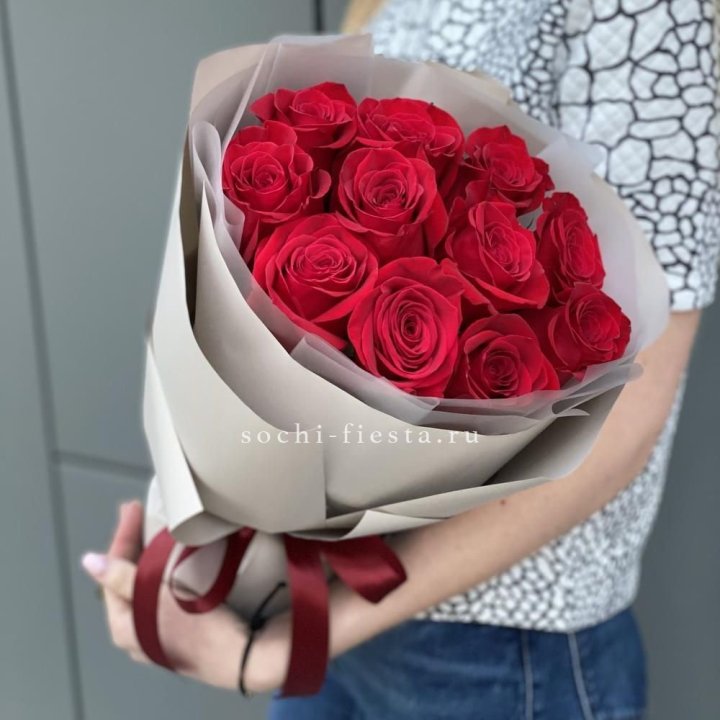 Букет красных роз "Рози" в Красной Поляне