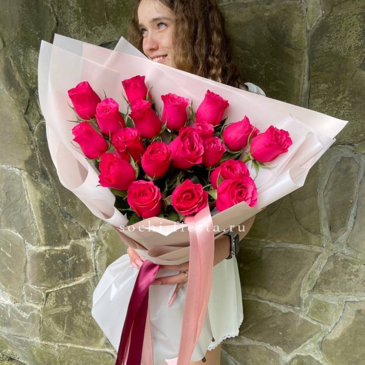 19 алых роз в Красной Поляне