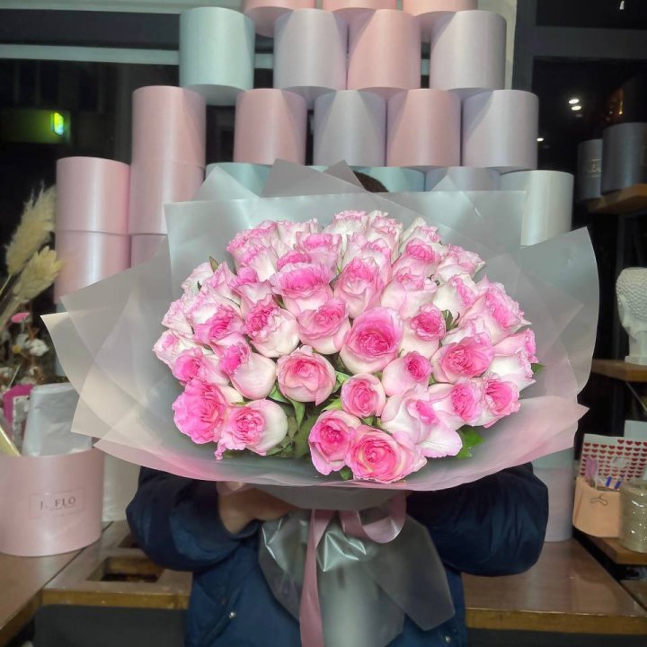  51 розовых роз в Красной Поляне