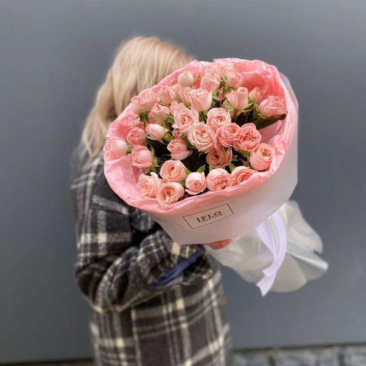11 роз бомбастик с доставкой в Красной Поляне