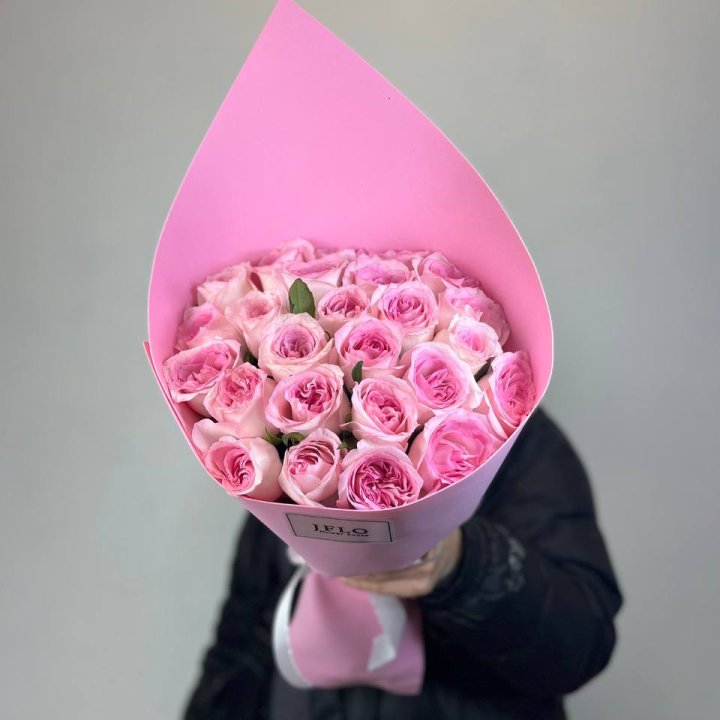 25 нежных роз в Красной Поляне