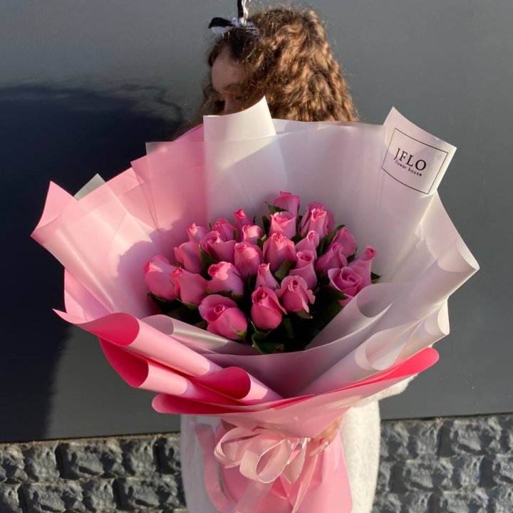 25 розовых роз "Опала" с доставкой в Красной Поляне