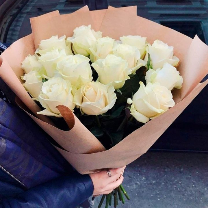 15 белых роз "Крафт" в Красной Поляне