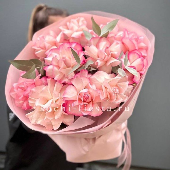 Нежно- розовые французские розы Венди в Красной Поляне