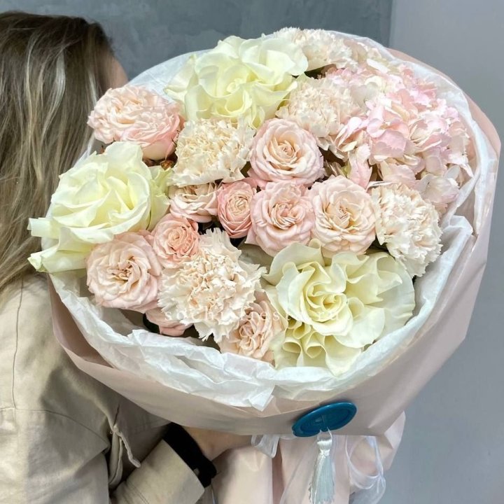 Дизайнерский букет Gentle с доставкой в Красной Поляне