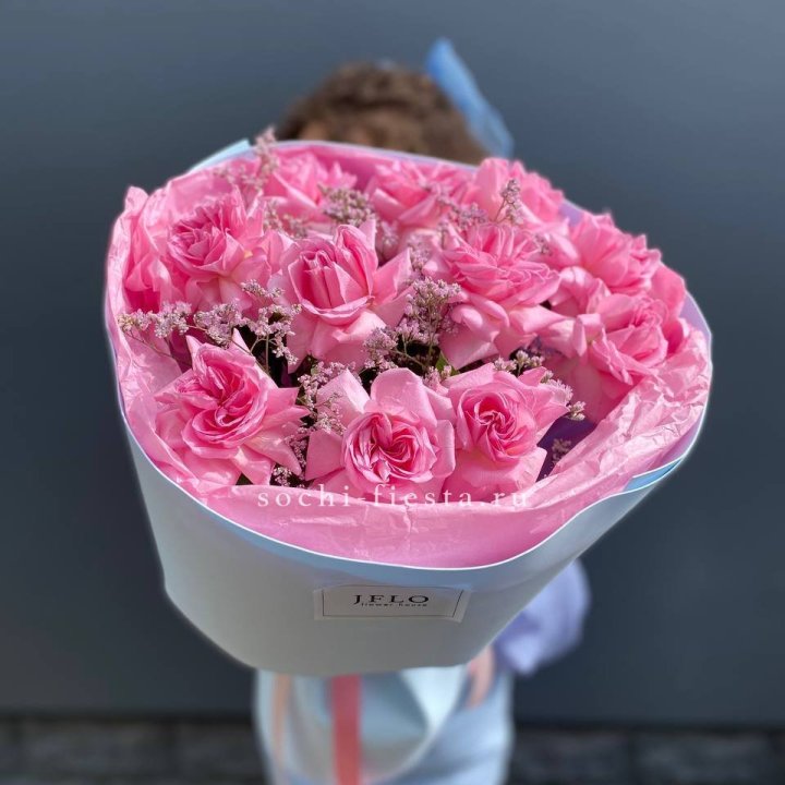 Букет французских розовых роз  в Красной Поляне