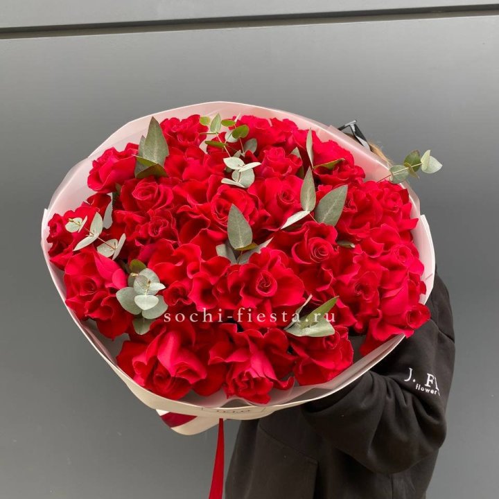 23 Красных французских роз в Красной Поляне
