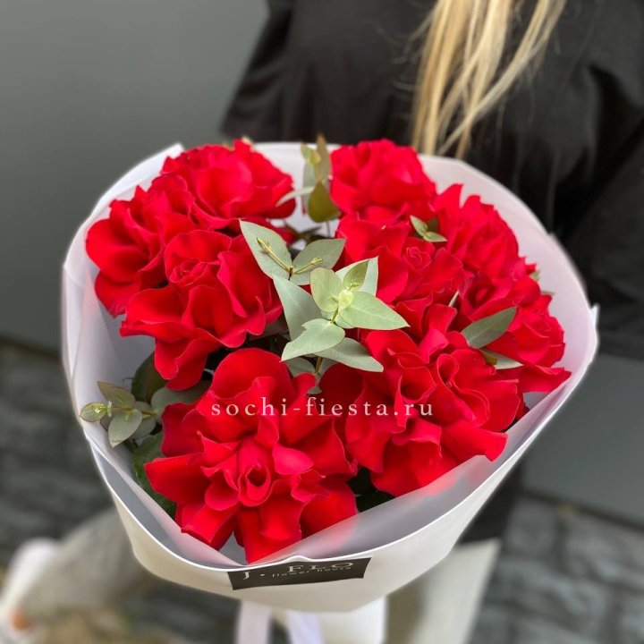 9 Красных французских роз с доставкой в Красной Поляне