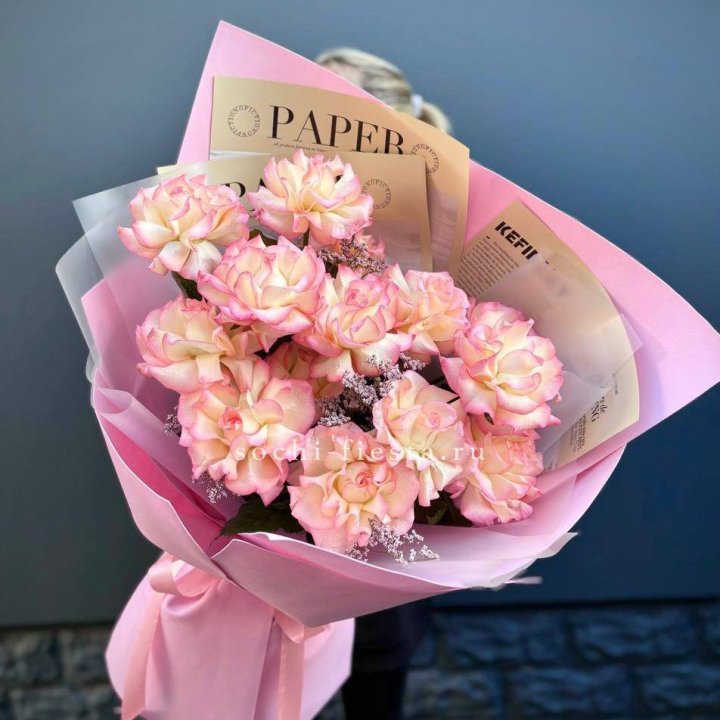 15 французских роз "Джумилия" с доставкой в Красной Поляне