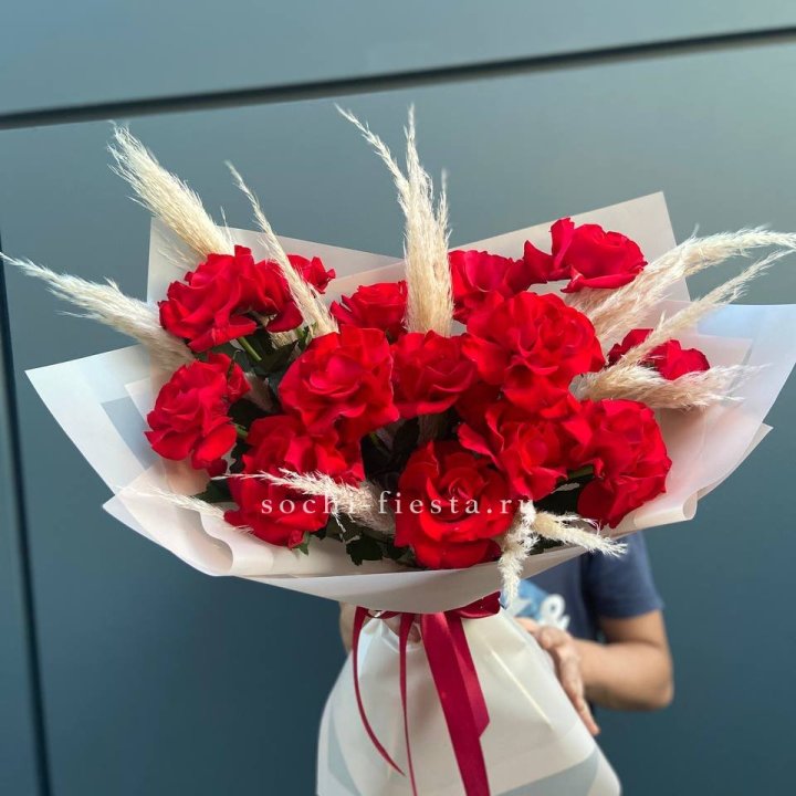 15 Красных французских розы в Красной Поляне
