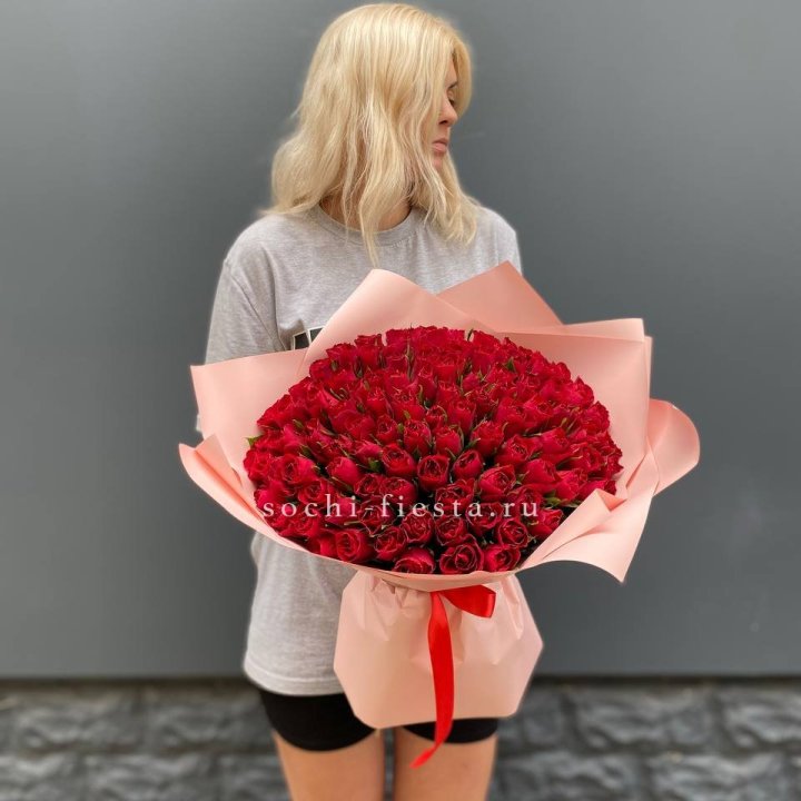 101  красная кенийская роза  с доставкой в Красной Поляне