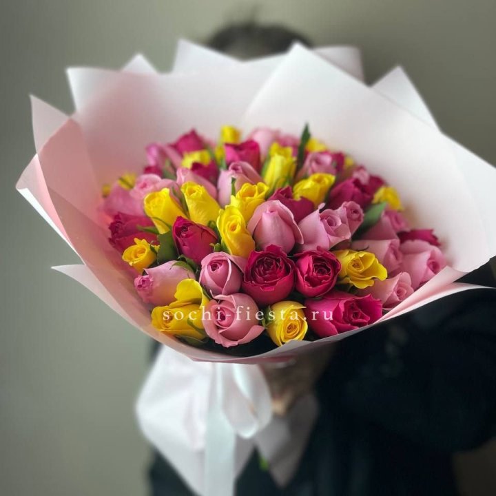 Букет из 51 розы Микс (Кения) в Красной Поляне