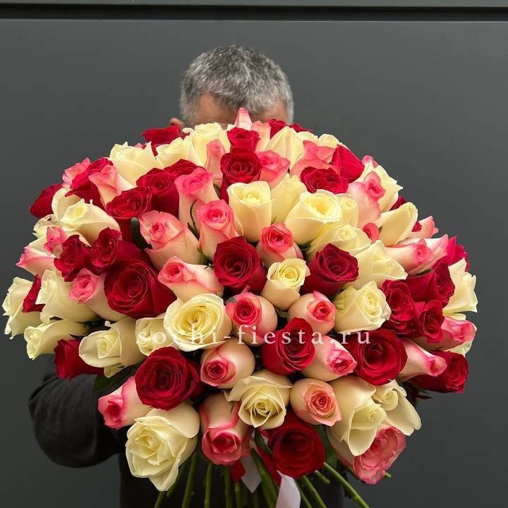 101 разноцветная роза "Джули" в Красной Поляне