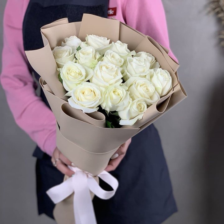15 белых роз миракли в Красной Поляне