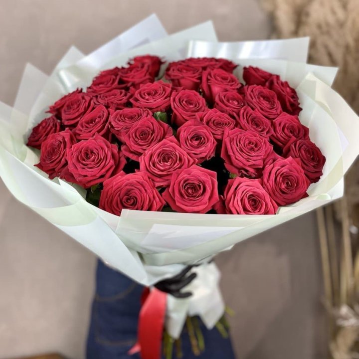 37 красных роз в Красной Поляне