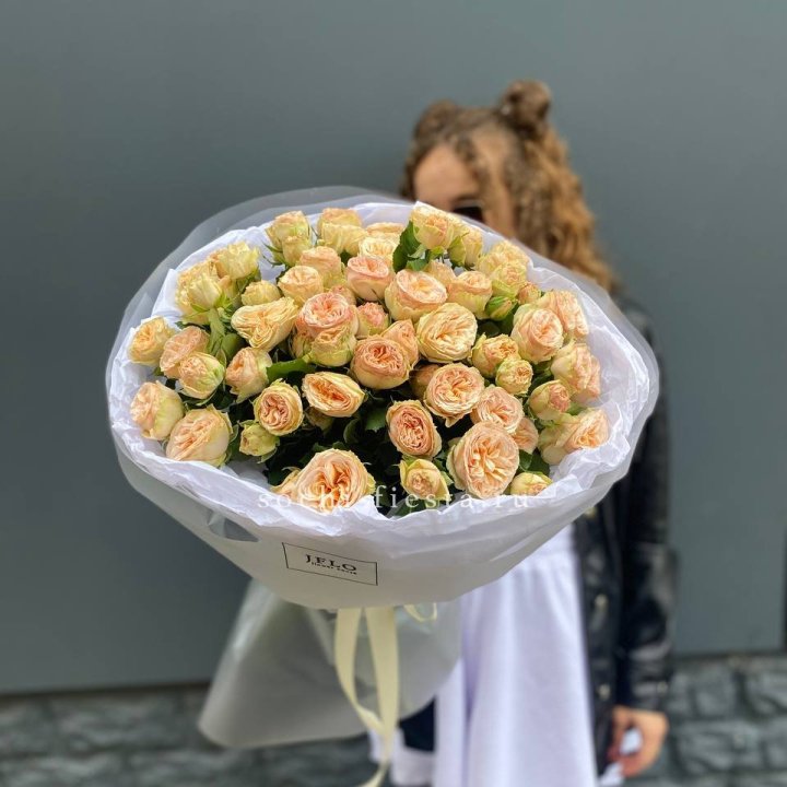 15 пионовидных роз в Красной Поляне