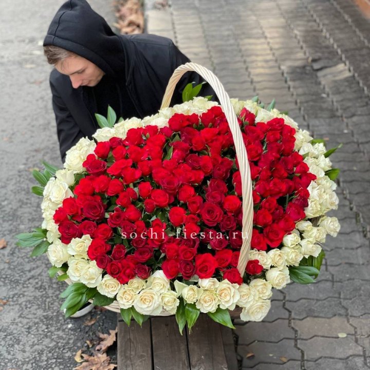 201  роза в корзине   в Красной Поляне
