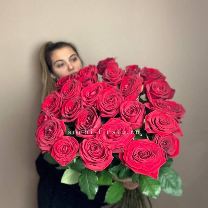 25 высоких роз в Красной Поляне