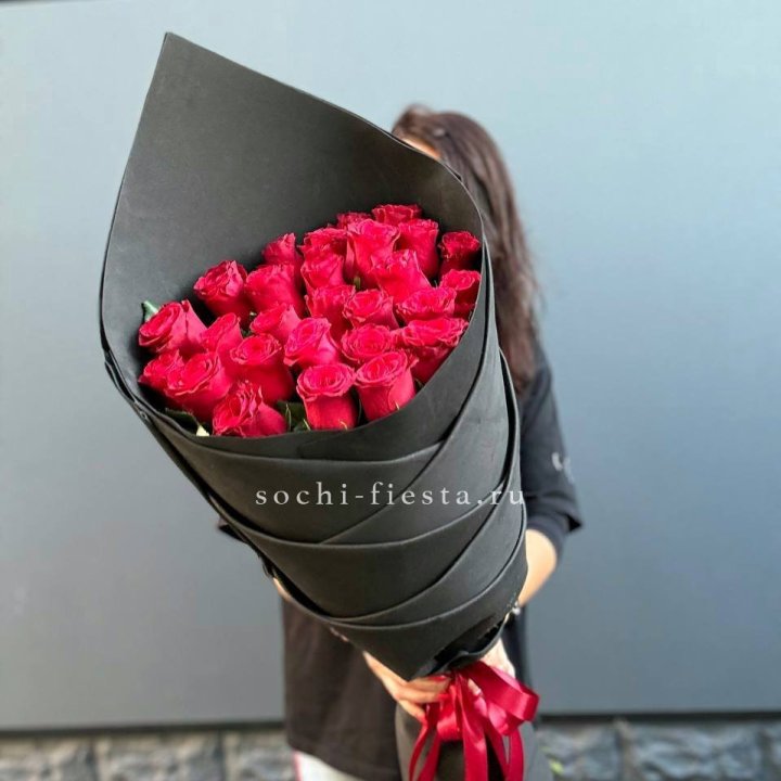 25 высоких красных роз с доставкой в Красной Поляне