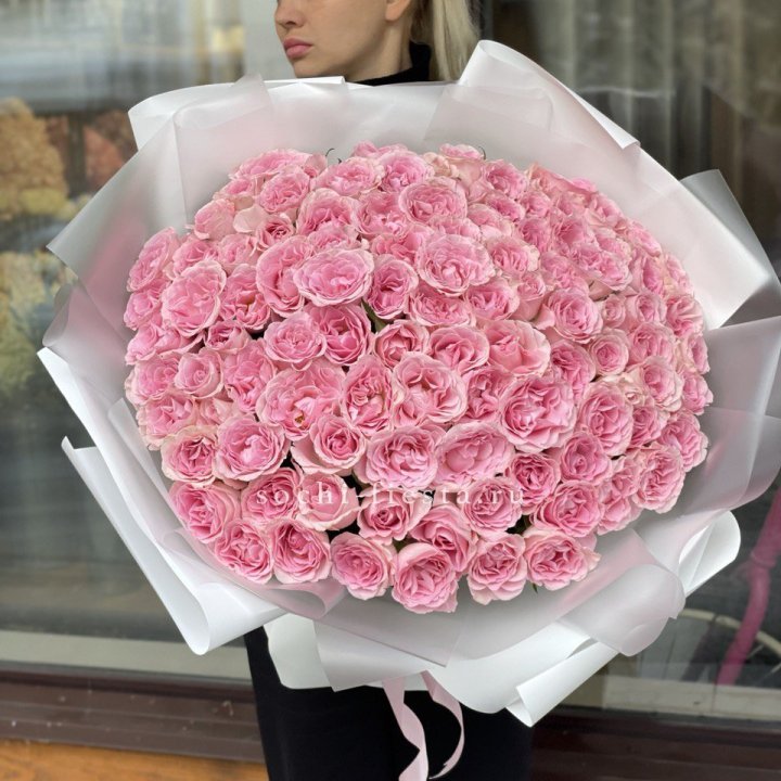 101 нежно-розовая роза в Красной Поляне