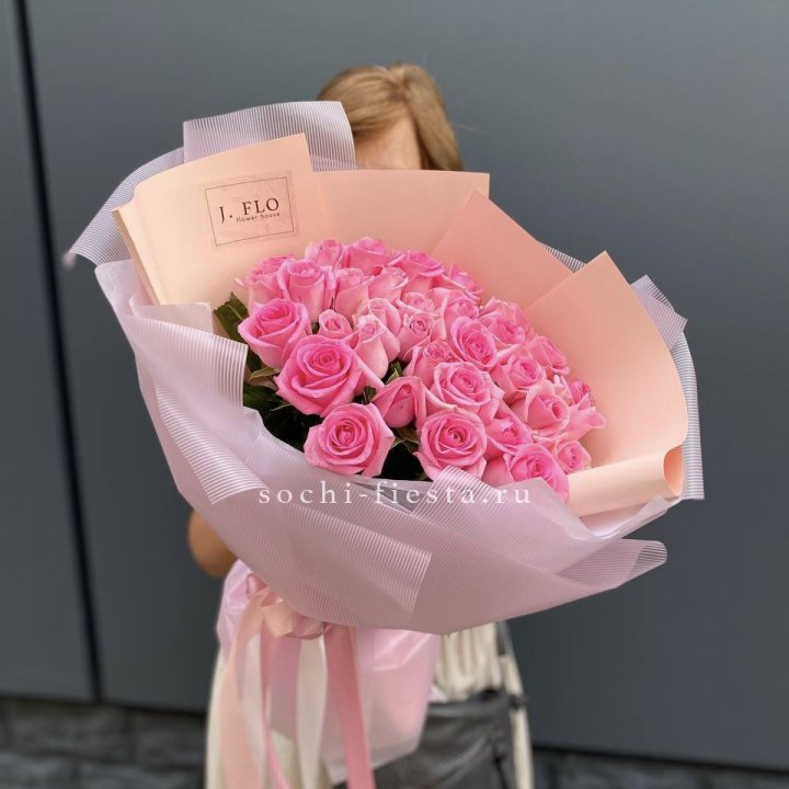 33 Розовые розы в Красной Поляне