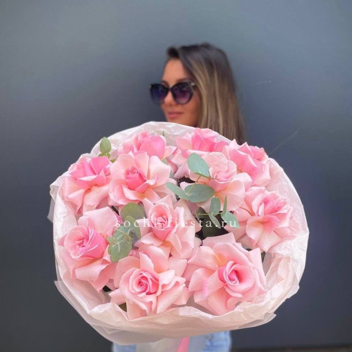 Букет роз "Минифу" в Красной Поляне