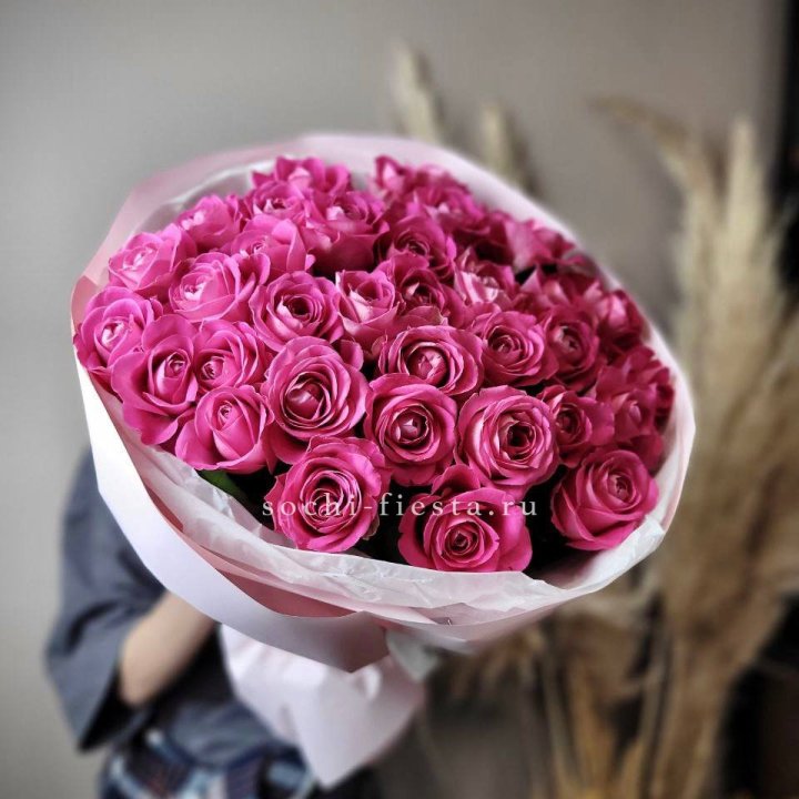 35 розовых роз  в Красной Поляне