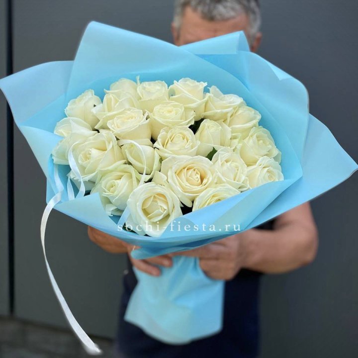 21 белая роза в Красной Поляне