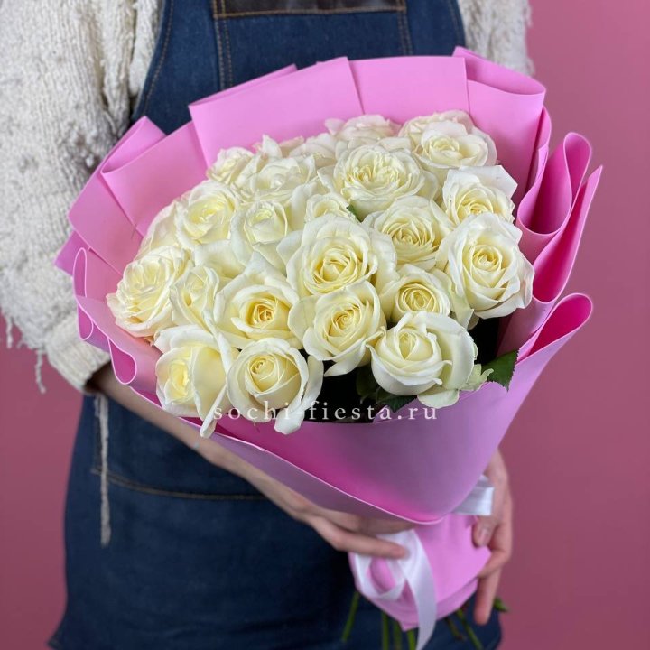 25 белых роз в Красной Поляне