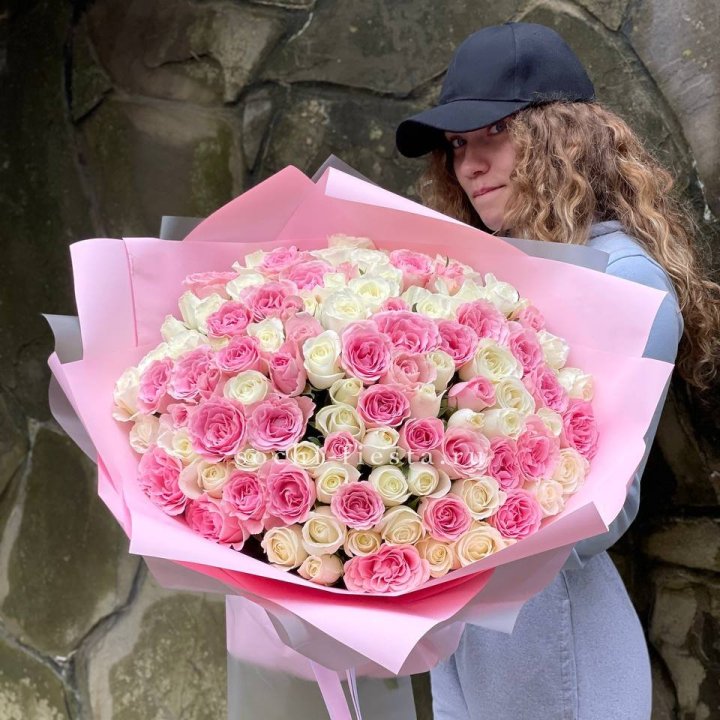 101 роза Mixberry в Красной Поляне