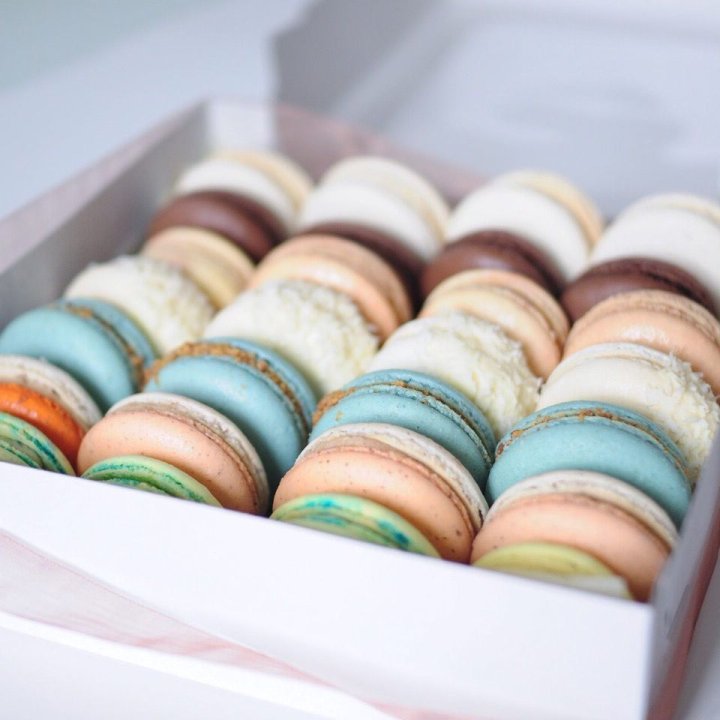 Коробка макаронс 25 шт. в Красной Поляне