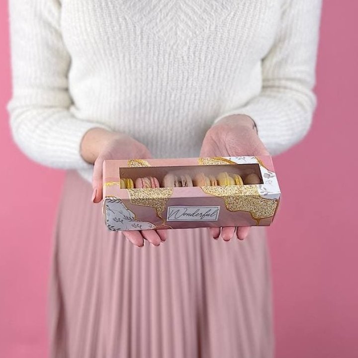 Коробка макаронс L в Красной Поляне