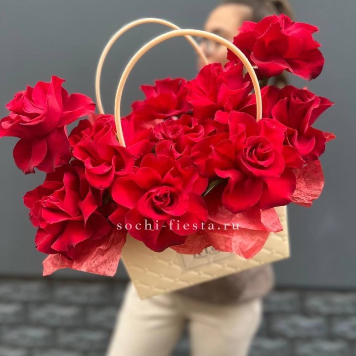 Французские розы в сумочке в Красной Поляне