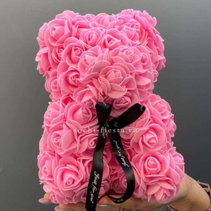 Игрушка медведь из розовых роз в Красной Поляне