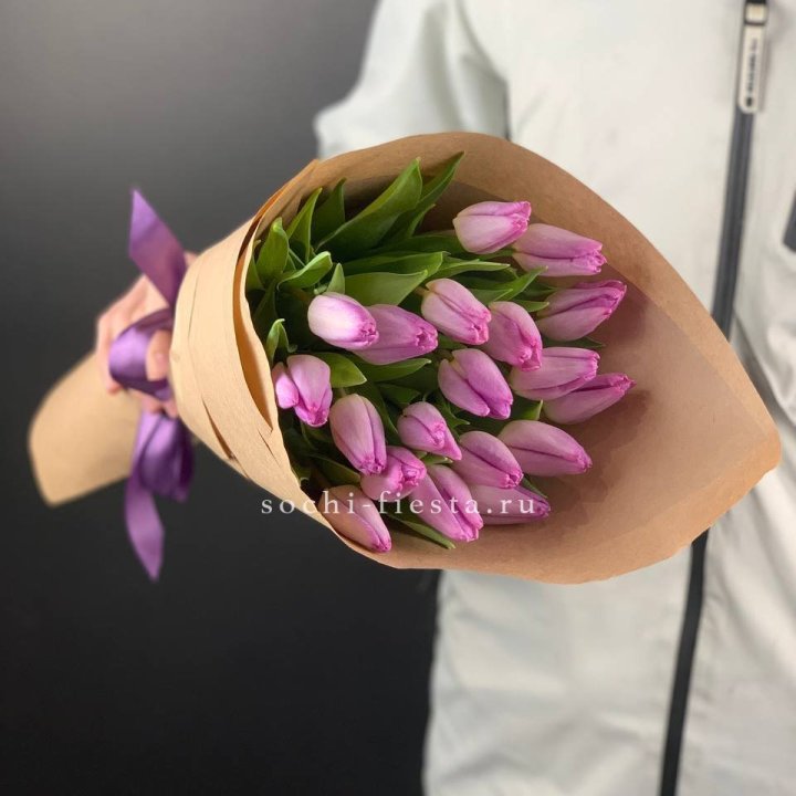 19 розовых  тюльпанов в Красной Поляне