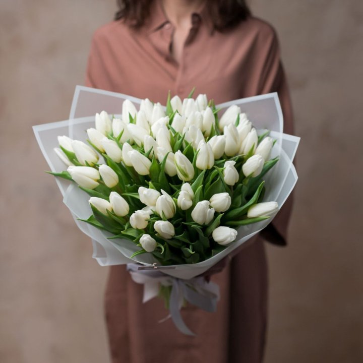 51 белый тюльпан в Красной Поляне