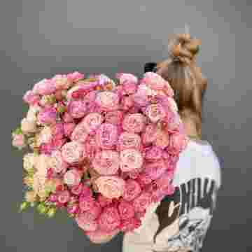 Охапка кустовых роз Бомбастик Pink в Красной Поляне